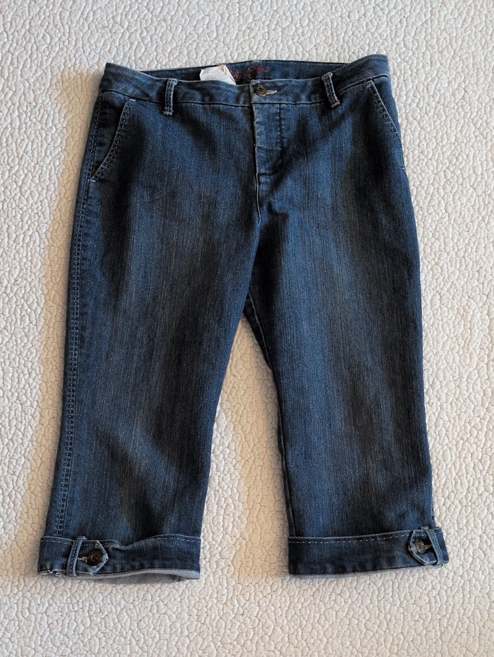 Zena Y2K Dark Wash Cuffed Hem Denim Capri Mid-rise Button Tab Jeans Indie Sleeze